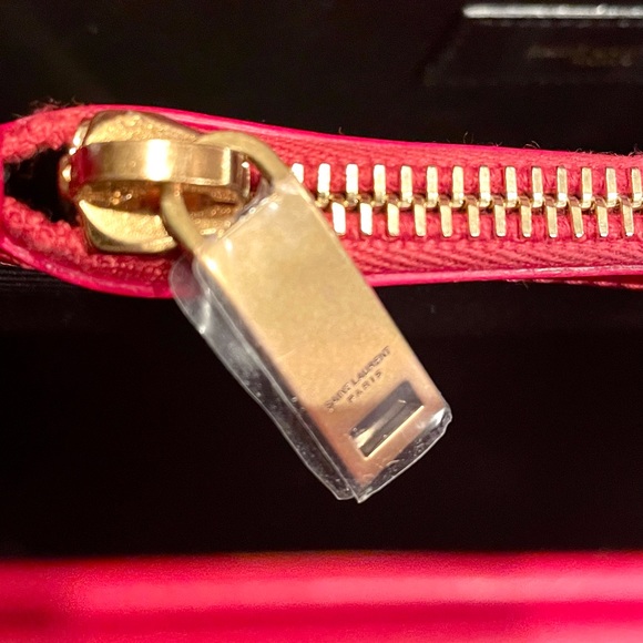 ❌❌SOLD❌❌ Saint Laurent LouLou Small Red - Picture 13 of 16